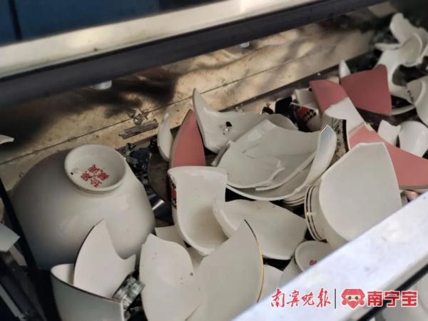 刚用几天的集成灶煲汤时突然“炸了”！南宁一女子被烧伤……