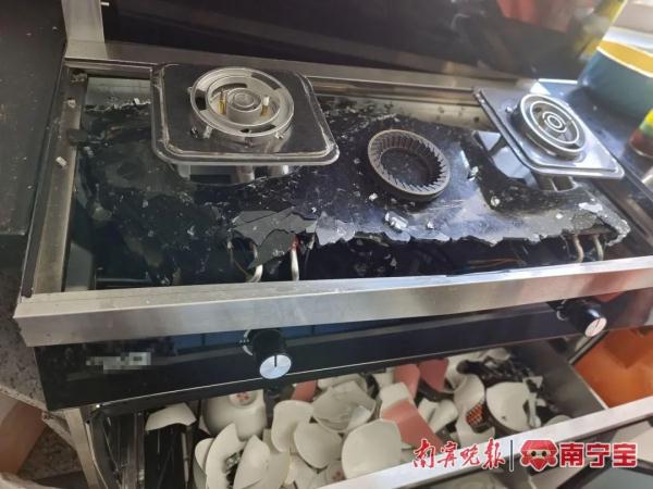 刚用几天的集成灶煲汤时突然“炸了”！南宁一女子被烧伤……